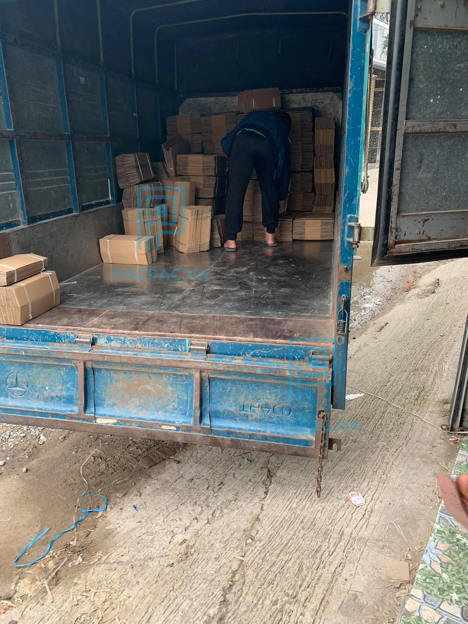 chuyen hang thung carton